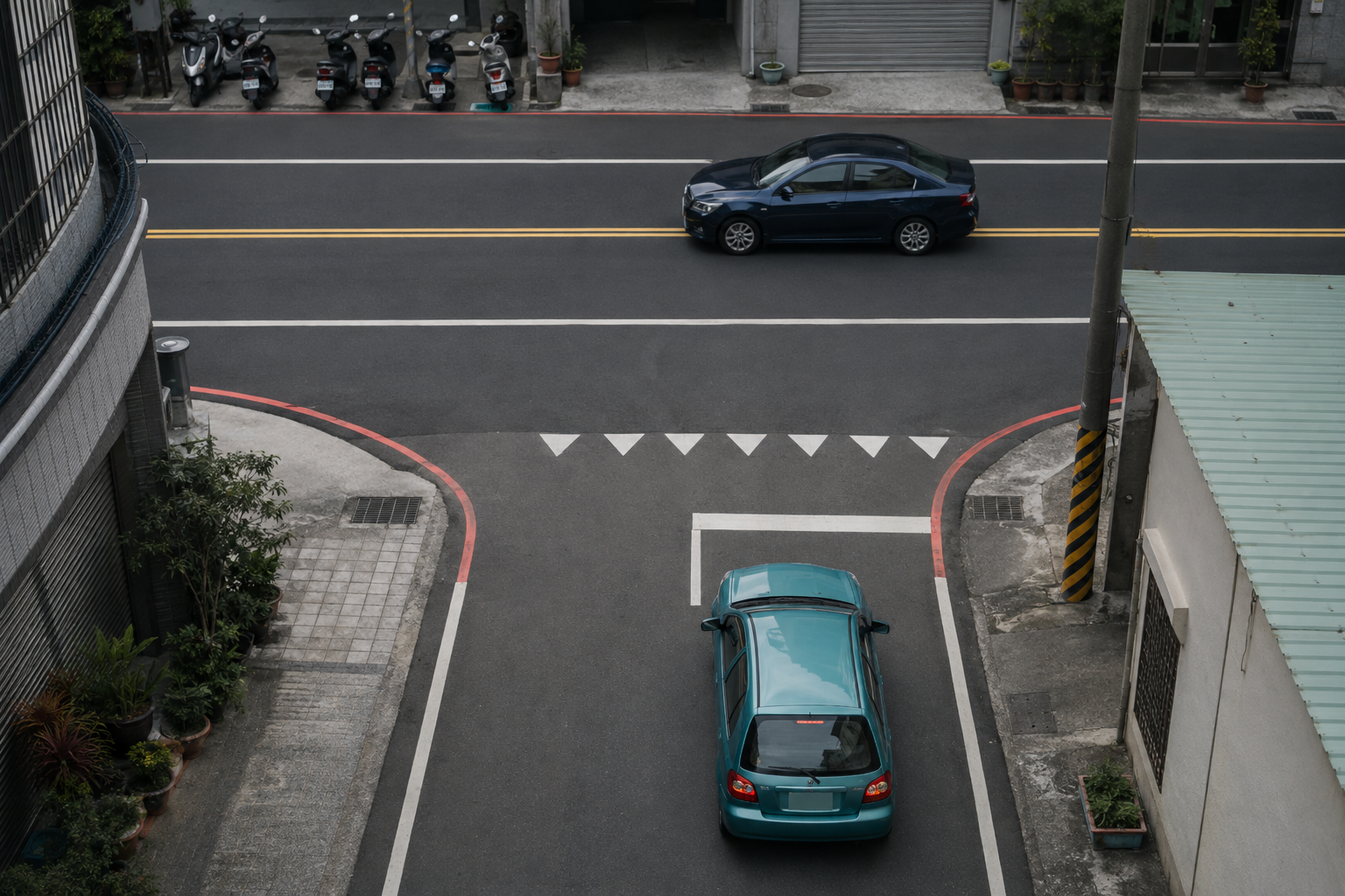 巷口碰撞怎麼判?支道車、幹道車、閃黃燈常見責任整理完整解析|2026